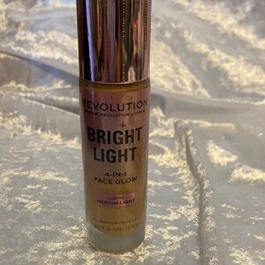 Revolution Bright Light Face Glow - Lustre Medium Light, 4 in 1 Face Glow